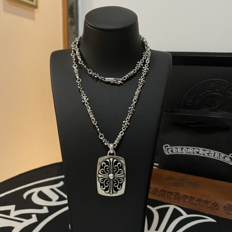 Ch*0me He**ts necklaces